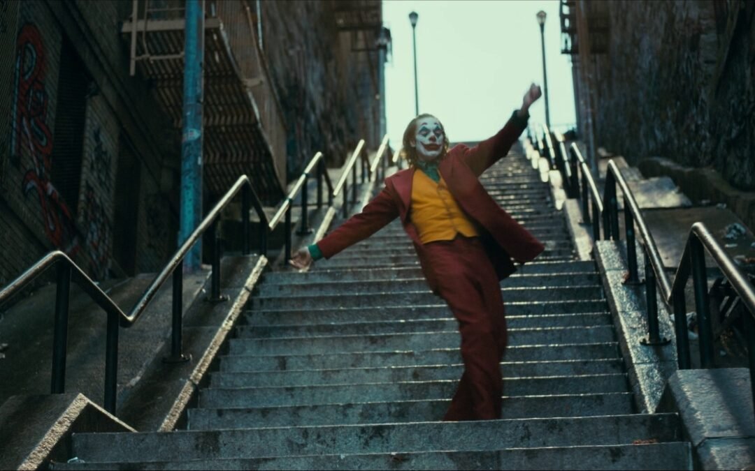 Joker danza sulle note di I started a joke dei Bee Gees