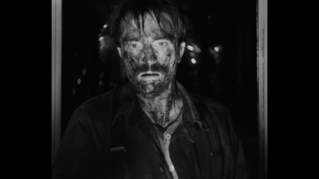 In The Lighthouse si mescolano follia, verità e ossessione. Il quadro in bianco e nero che ne viene fuori è uno sguardo sulla natura umana.