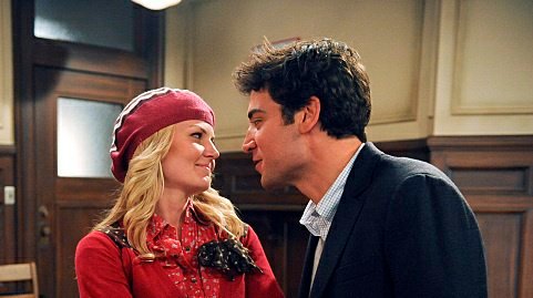 Ted Mosby nella serie How I Meet Your Mother è all'eterna ricerca del vero amore, della compagna di vita che ha sempre desiderato affianco.