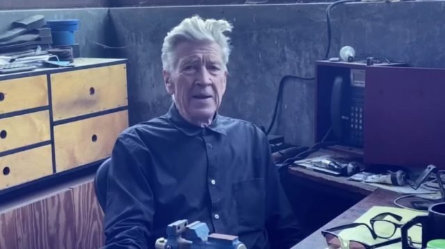 David Lynch non smette di soprendere. Sul suo nuovo canale Youtube, il regista ha rilasciato "Fire (Pozar)", un enigmatico corto animato.