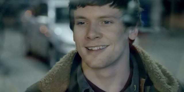 Skins La serie tv Skins, attraverso il personaggio di James Cook, mostra un antieroe adolescenziale alla ricerca di una qualsiasi forma d'amore.