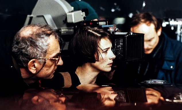 Si può essere davvero liberi da se stessi? Krzysztof Kieślowski e Karl Jaspers a confronto sul Film blu, il risultato potrebbe sorprendervi