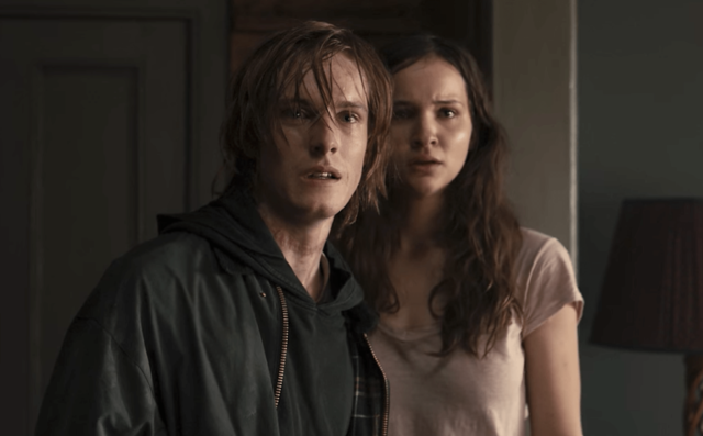 I due protagonisti di Dark. Due parti di un Nodo infrangibile. Un amore tragico e impossibile, al di là dello Spazio e del Tempo.