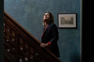 Lasciami Andare Stefano Mordini con Lasciami Andare riflette sull'aldilà e sul lutto, citando il cinema di Dario Argento e quello di Nicolas Roeg.