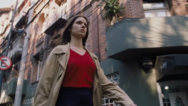 Nimic è l'ultima opera di Yorgos Lanthimos, un cortometraggio che con dissacrante freddezza affronta il tema dell'identità e la sua perdita