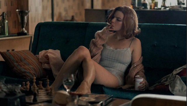 La regina degli scacchi Beth è un'orfana prodigio degli scacchi, la sua ascesa sarà inesorabile, fino a diventare un Gran Maestro, una vera regina degli scacchi.