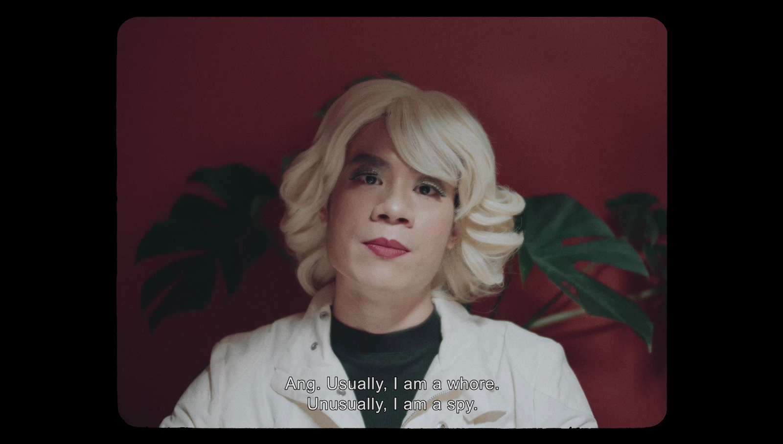 Ratchapoom Boonbunchachoke con il suo Red Aninsri racconta attraverso lo spy movie e l'erotismo la scoperta della propria identità sessuale.