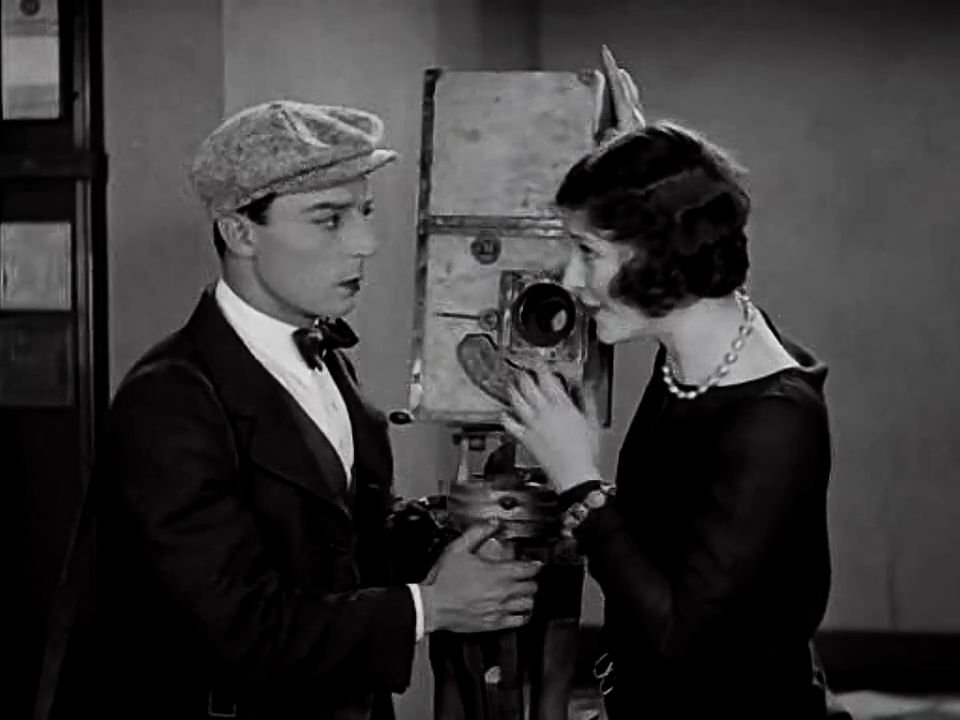 Buster Keaton e l'uso del metacinema, da Sherlock jr a The cameraman, la comicità che riflette attraverso il ribaltamento dei punti di vista.