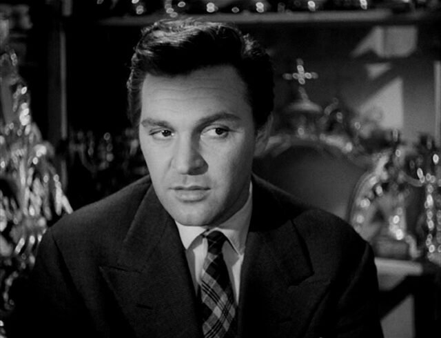 I Vitelloni In I Vitelloni Federico Fellini ritrae la gioventù italiana nel dopoguerra tra speranze in un futuro migliore e un presente insoddisfacente.