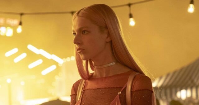 Euphoria La fragilità di Jules di Euphoria rappresenta l'instabilità di una generazione che vive continuamente tra desideri e dubbi esistenziali.