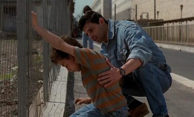 In questa fiaba senza lieto fine, Gianni Amelio ci mostra la psiche e i sentimenti di due bambini vittime di orchi crudeli e lupi mannari.