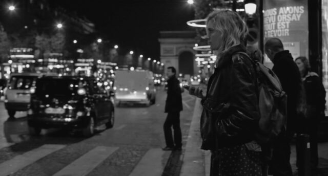 Noah Baumbach con Frances Ha realizza un sarcastico e malinconico ritratto dell'inconcludenza tessendo un elogio all'errore e alla semplicità