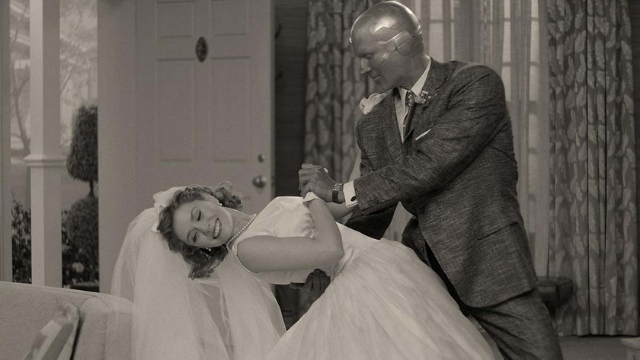 Wandavision, nuovo prodotto Marvel, è una sorprendente opera metatestuale che indaga la rimozione di un lutto.