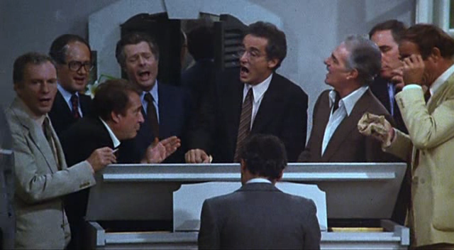 Ettore Scola ci mostra la fotografia di una classe sociale in contrasto con quelli che erano i loro ideali in un paese in transizione.