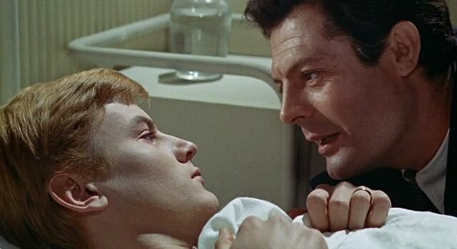 Cronaca Familiare è un film profondo e denso di emozioni, capace di scuoterci nel profondo, mostrandoci la tenerezza dei rapporti familiari