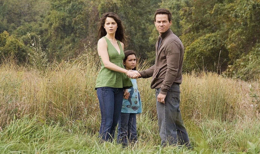 Old di M Night Shyamalan riflette sul valore che l'uomo attribuisce alla vita e al tempo tra horror, commedia, grottesco e surrealismo.