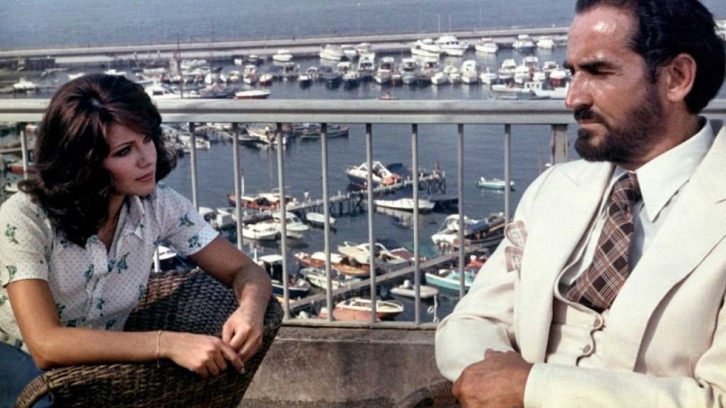 Profumo di donna è un film delicato in grado di scatenare emozioni contrastanti che ci portano ad un confronto aperto con chi siamo e con chi vorremo essere.