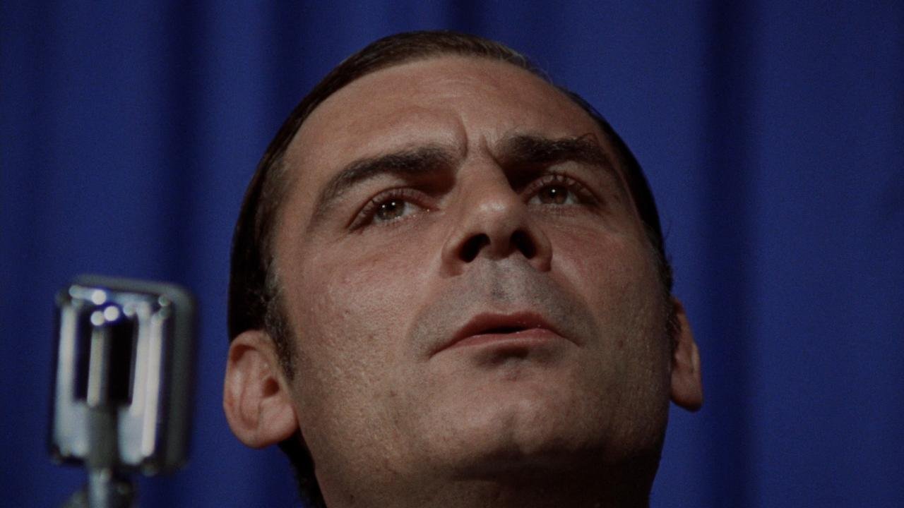 La “trilogia della nevrosi” ha aperto un varco nel cinema italiano e Petri fu quell’indagatore “al di sopra di ogni sospetto”.