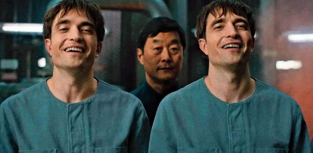 Robert Pattinson in una scena di Mickey 17