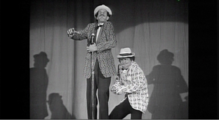 Il cinema di Franco Maresco: scena tratta dal film "Come inguagliammo il cinema itaòiano" di Ciprì e Maresco