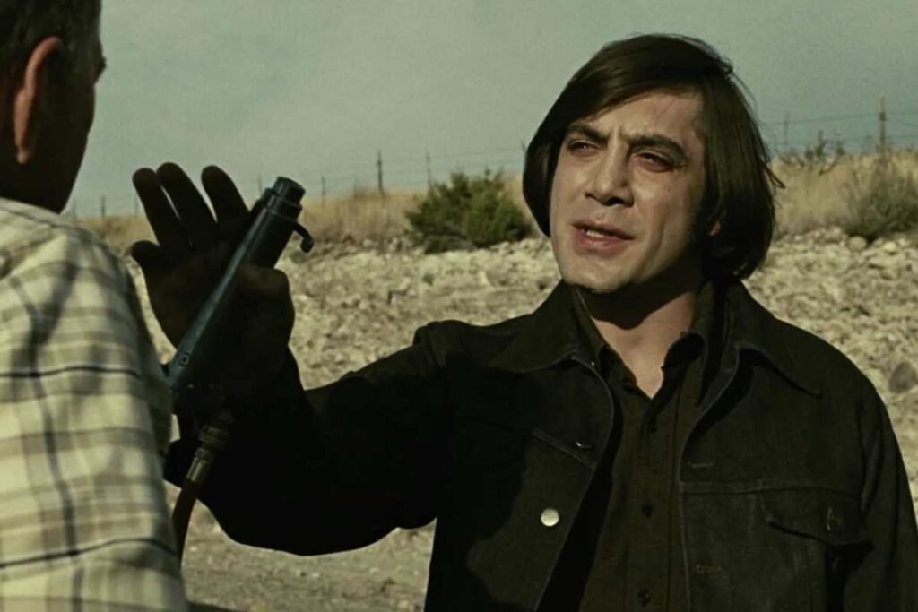 Uno degli aspetti più discussi di Non è un paese per vecchi riguarda il suo finale aperto e il significato del titolo stesso, che riflette un profondo conflitto generazionale e culturale