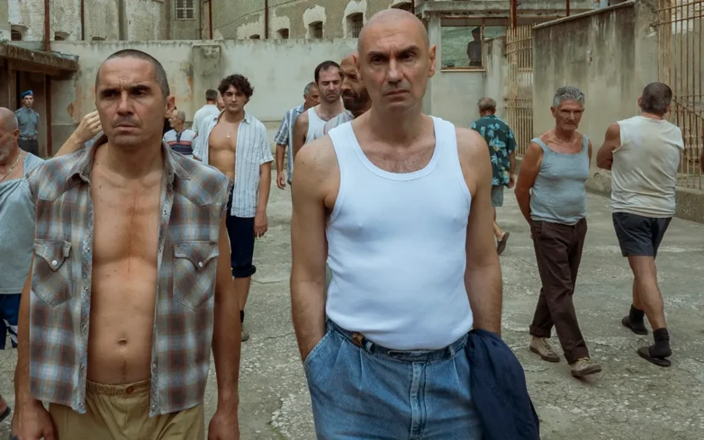 Da Sbatti il mostro in prima pagina e Portobello