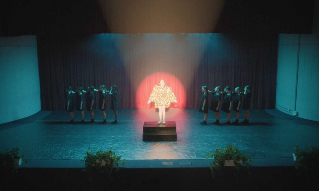 Don't let the sun (2025) di Jacqueline Zünd 
