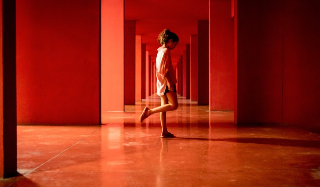 Don’t let the sun – Il caldo estremo porterà solitudine, relazioni instabili e famiglie in affitto