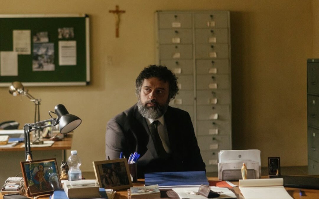 Serpenti di Roberto Maino De Paolis: il grottesco è rimasto l’unico modo per raccontare l’Italia