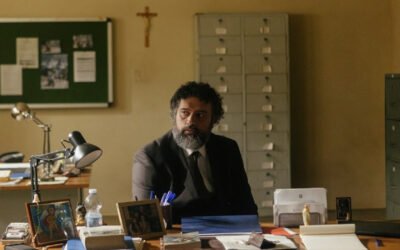Serpenti di Roberto Maino De Paolis: il grottesco è rimasto l’unico modo per raccontare l’Italia